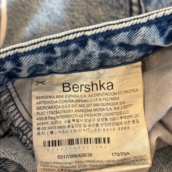 Bershka Graffiti Mom Jeans Trendy Size 6 100% cotton. - Picture 5 of 8